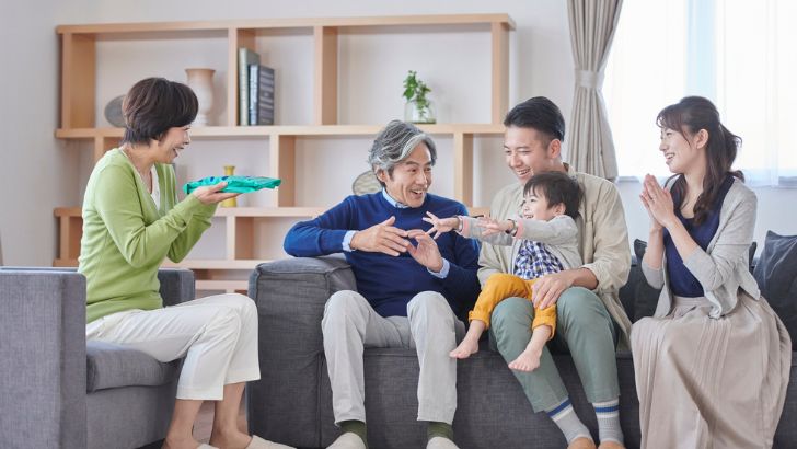 親と息子夫婦と孫