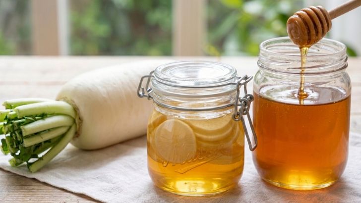 大根の前に「はちみつ大根」の瓶とはちみつ瓶